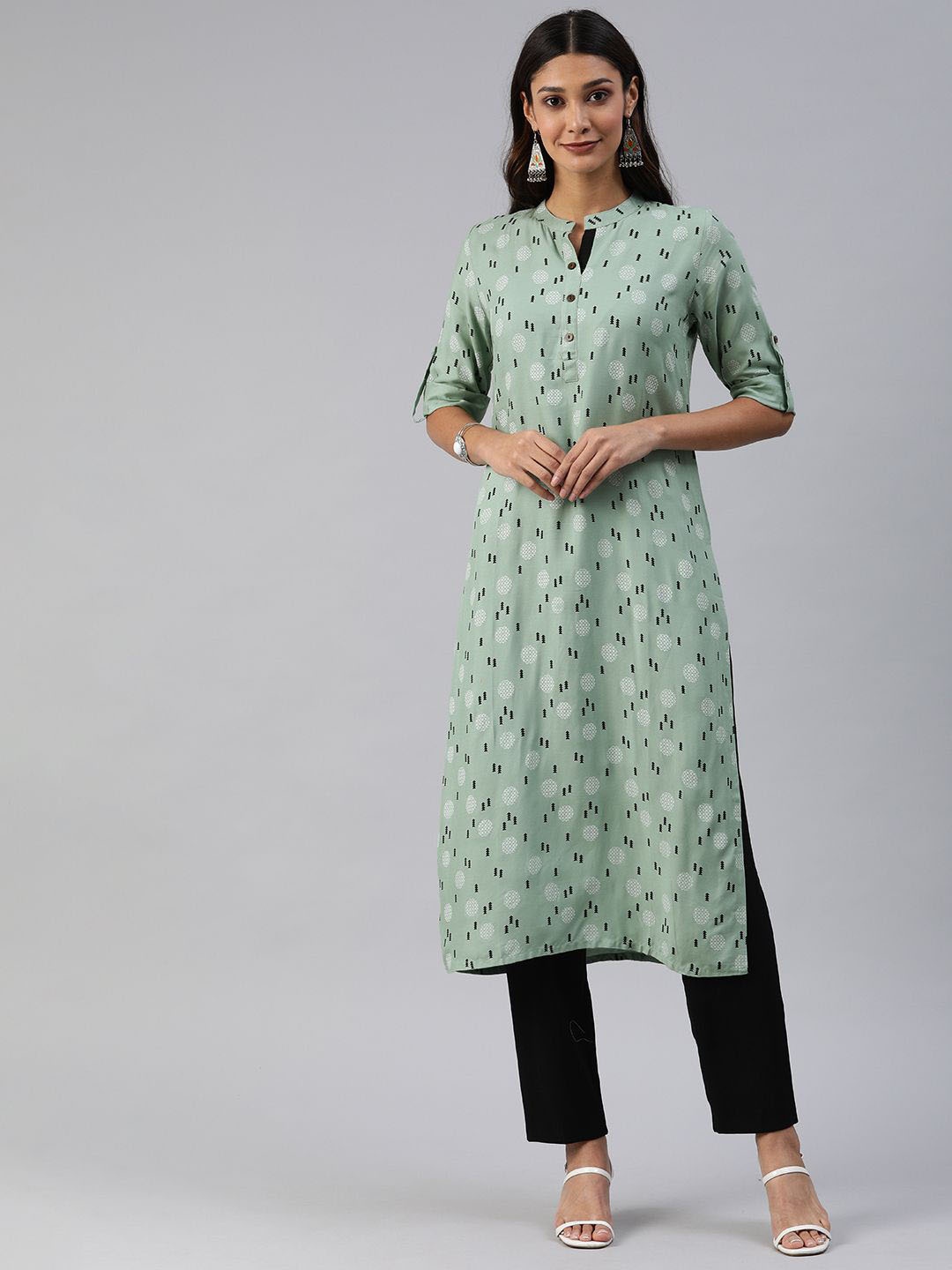 

Swishchick Abstract Printed Roll-Up Sleeves Mandarin Collar Straight Kurta, Green