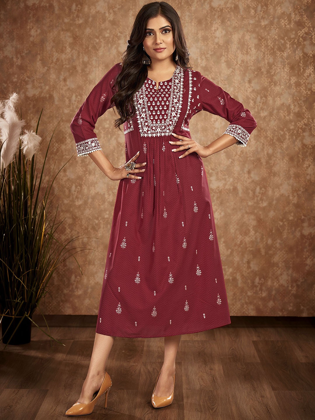 

IWUMAN Ethnic Motifs Embroidered Notch Neck A-Line Kurta, Maroon