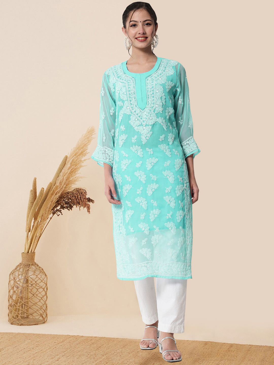 

PARAMOUNT CHIKAN Floral Embroidered Chikankari Georgette Straight Kurta, Sea green