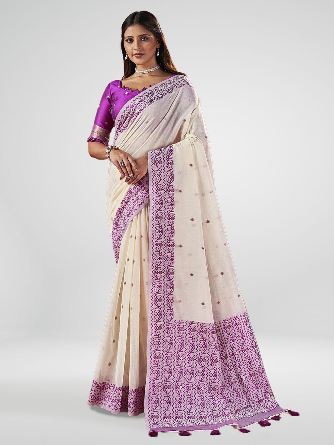 

Aura Ethnic Motif Pure Cotton Tassel Saree, Off white