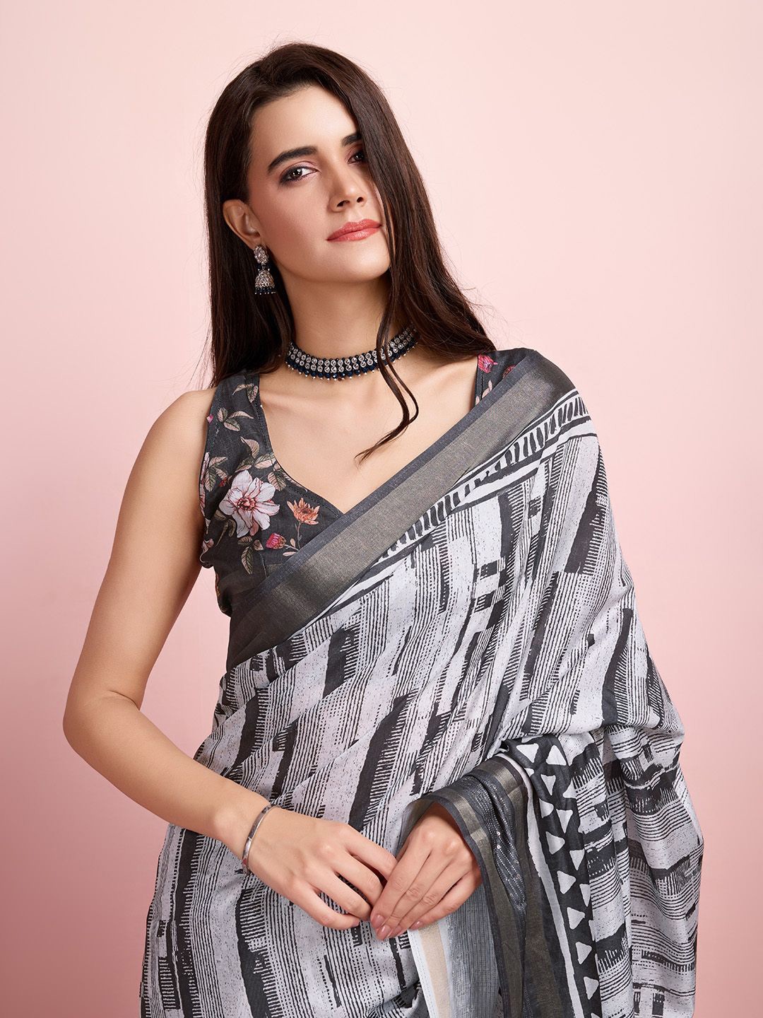 

Mitera Abstract Sequinned Zari Woven Saree with Blouse, Grey