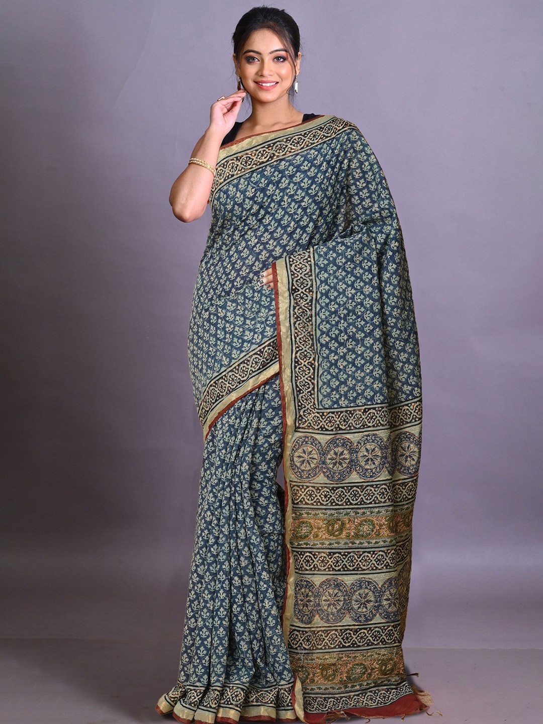 

Unnati Silks Floral Zari Bagru Saree, Teal