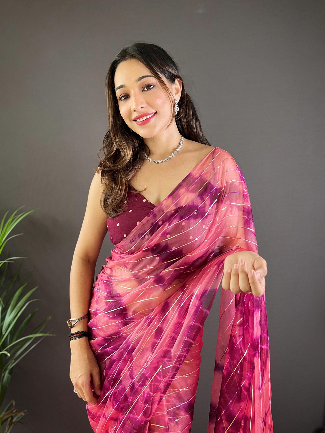 

Vastrasky Global Striped Sequinned Organza Saree, Pink