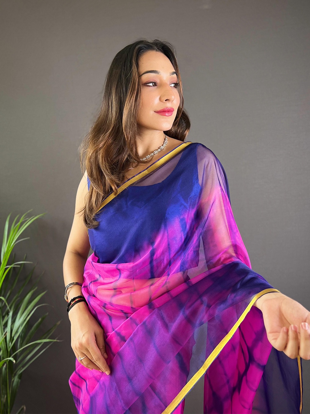 

Vastrasky Global Leheriya Organza Tie and Dye Zari Traditional Saree, Pink