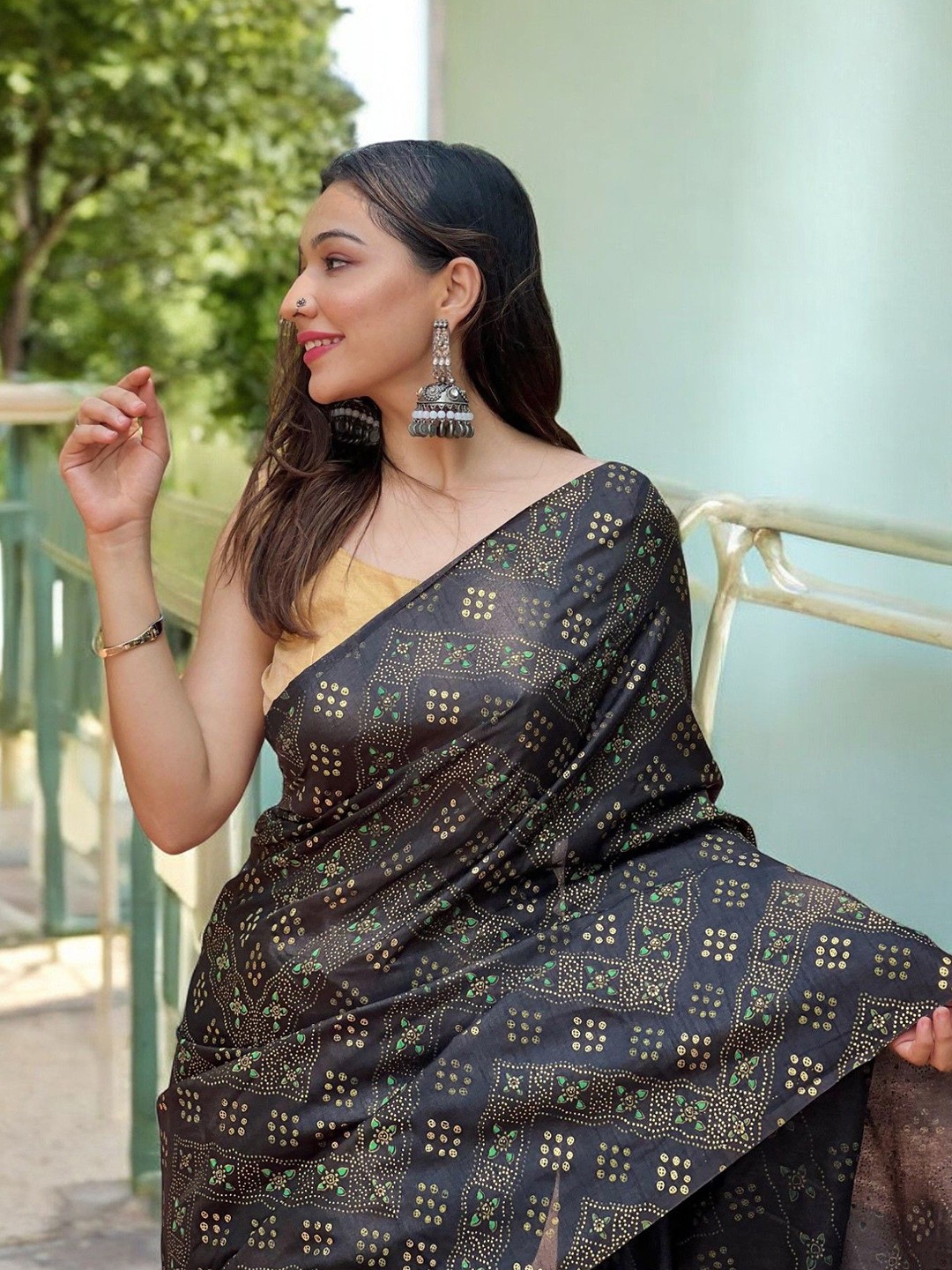 

Vastrasky Global Bandhani Silk Blend Bandhani Traditional Saree Saree, Black