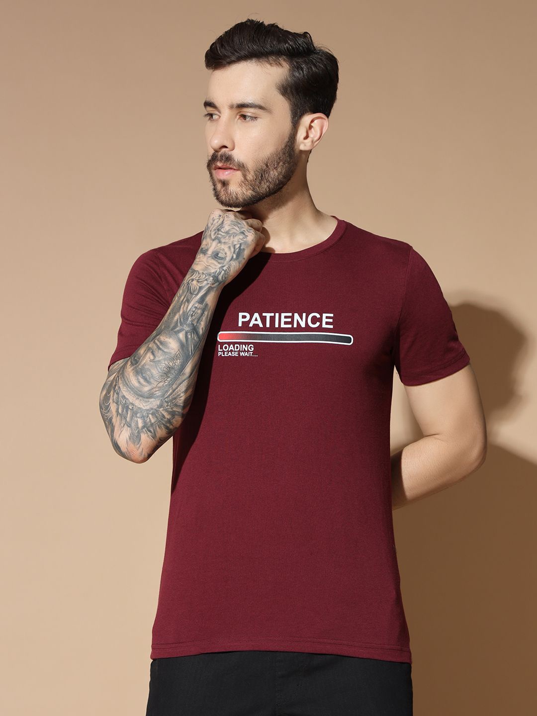 

GLITO Men Typography Printed Slim Fit T-shirt, Maroon