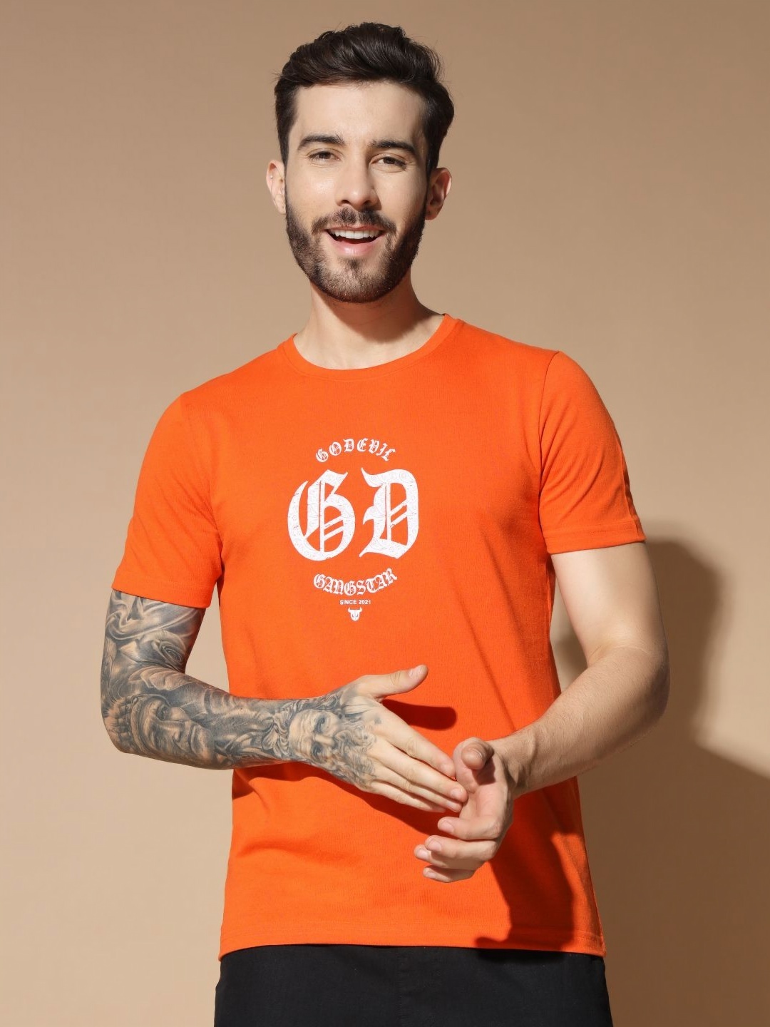 

GLITO Men Typography Printed Applique Slim Fit T-shirt, Orange