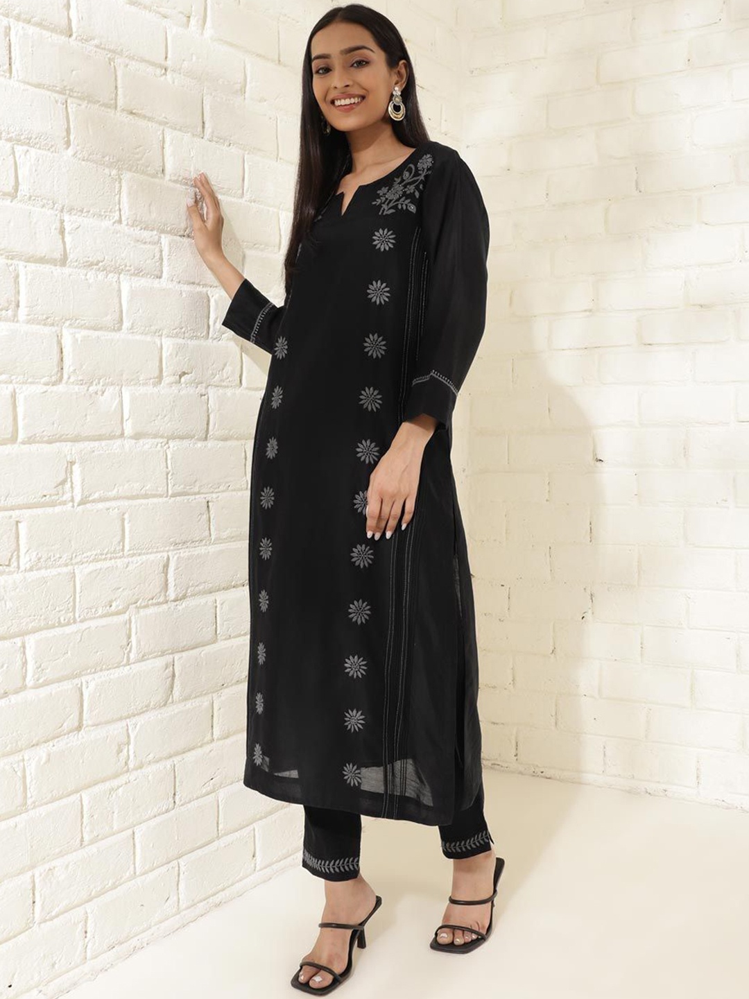 

Fabindia Ethnic Motifs Embroidered Cotton Silk Straight Kurta With Trouser, Black