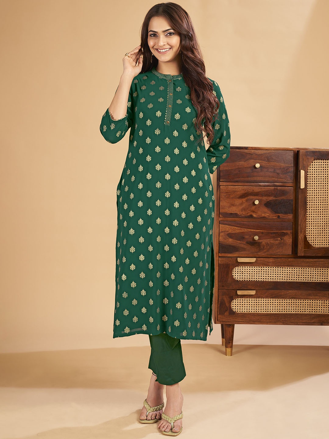 

IWUMAN Ethnic Motifs Printed Round Neck Georgette Straight Kurta, Green