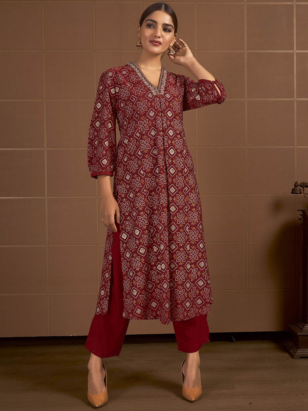 

IWUMAN Bandhani Printed V-Neck Straight Kurta, Maroon