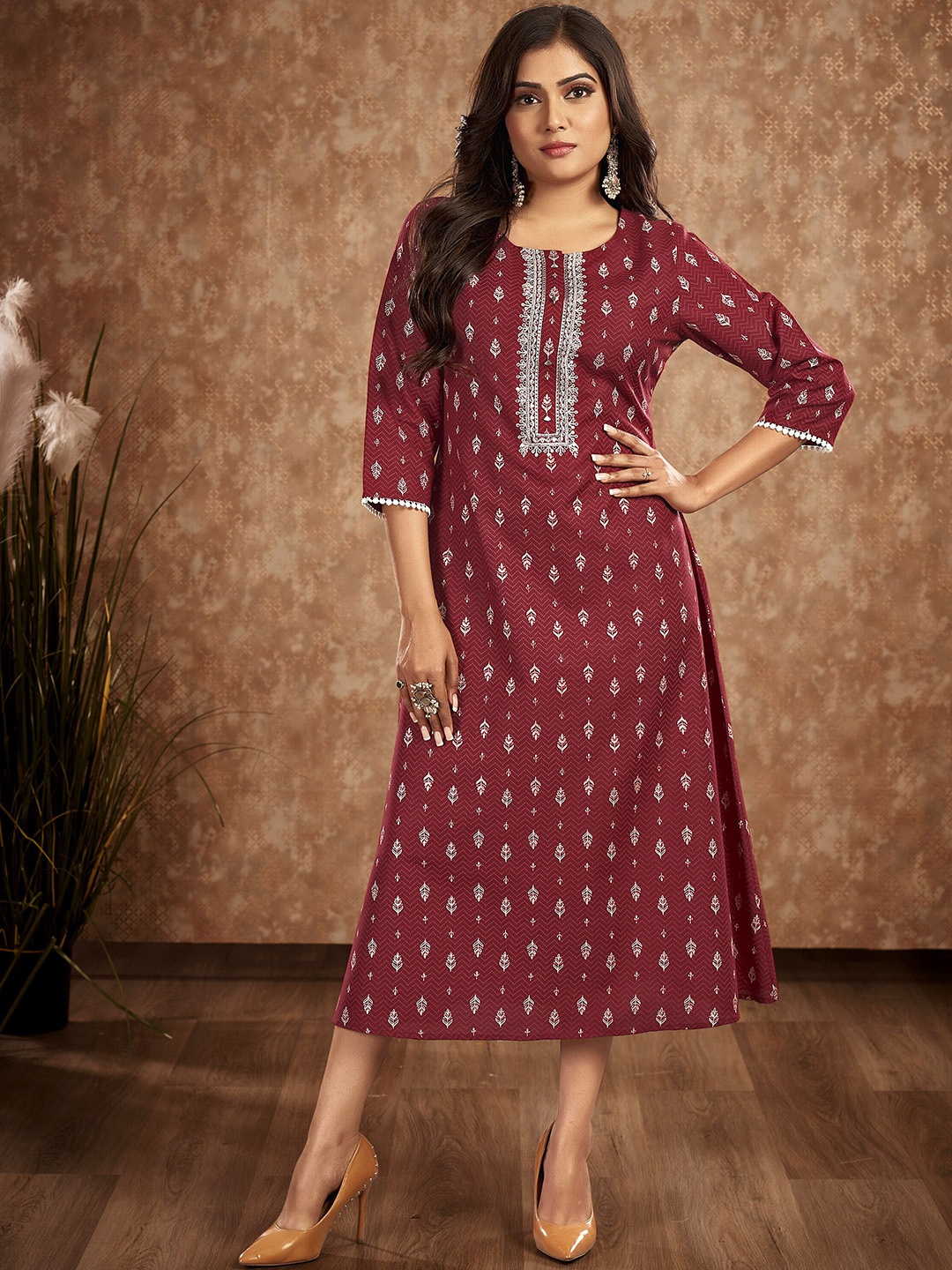 

IWUMAN Ethnic Motifs Printed Round Neck Thread Work Straight Kurta, Maroon