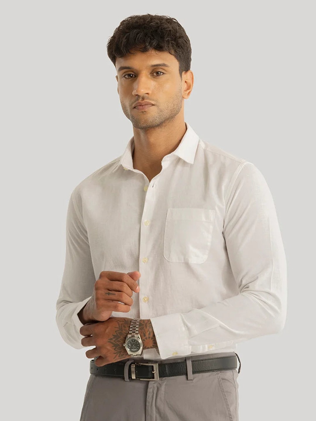 

Snitch Men Smart Spread Collar Solid Linen Slim Fit Semiformal Shirt, Off white