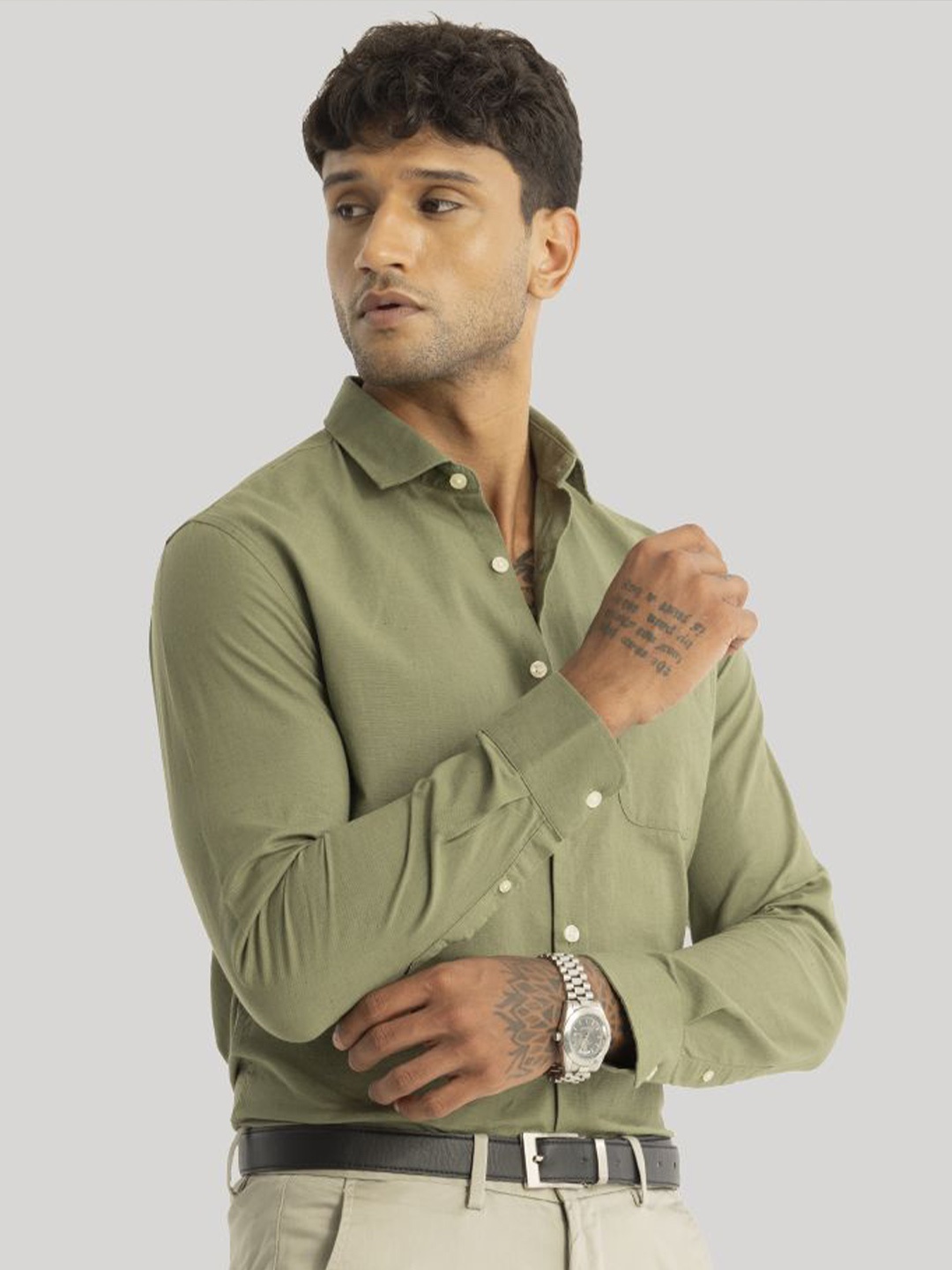 

Snitch Men Smart Spread Collar Solid Linen Slim Fit Semiformal Shirt, Olive