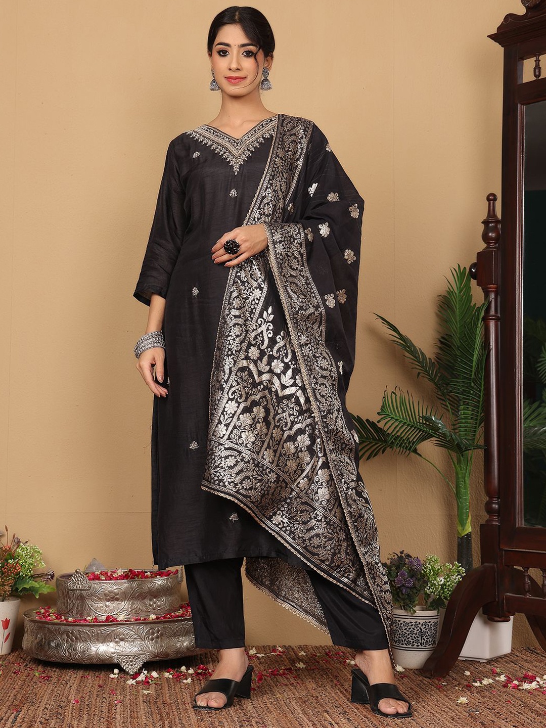 

Varanga Ethnic Motifs Woven Design Zari Pure Silk Straight Kurta With Trouser & Dupatta, Black