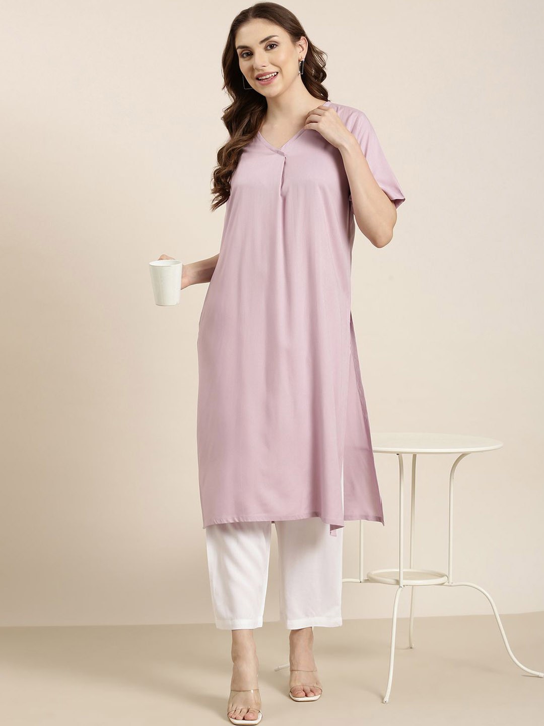 

SHOOLIN V Neck Regular Straight Kurta with Trousers, Lavender