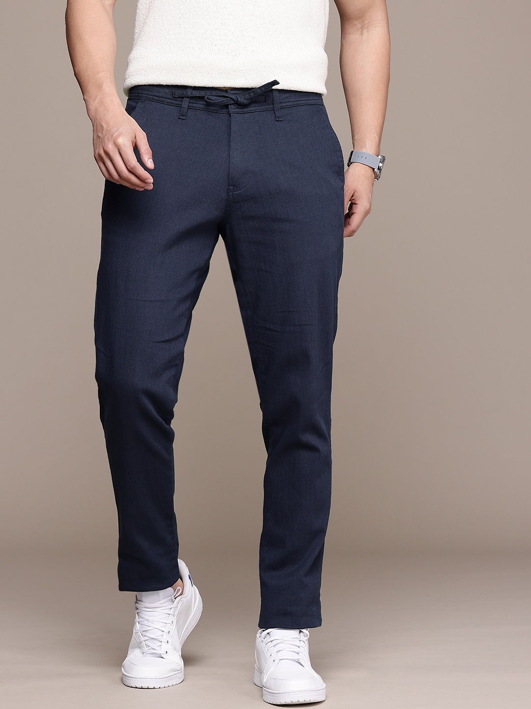 

French Connection Men Slim Fit Solid Casual Chinos Trouser, Navy blue