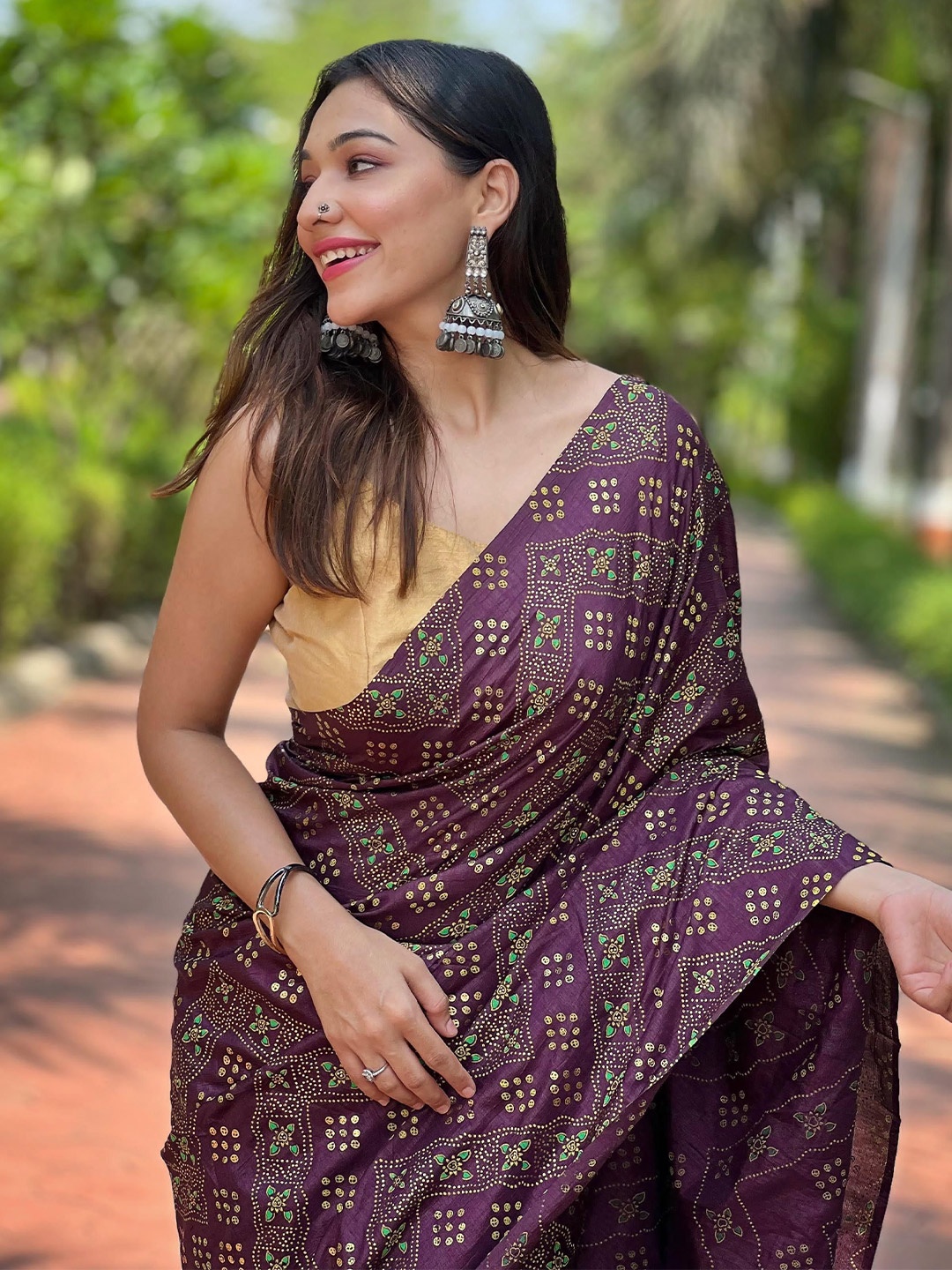 

Vastrasky Global Ethnic Motifs Silk Blend Saree, Magenta