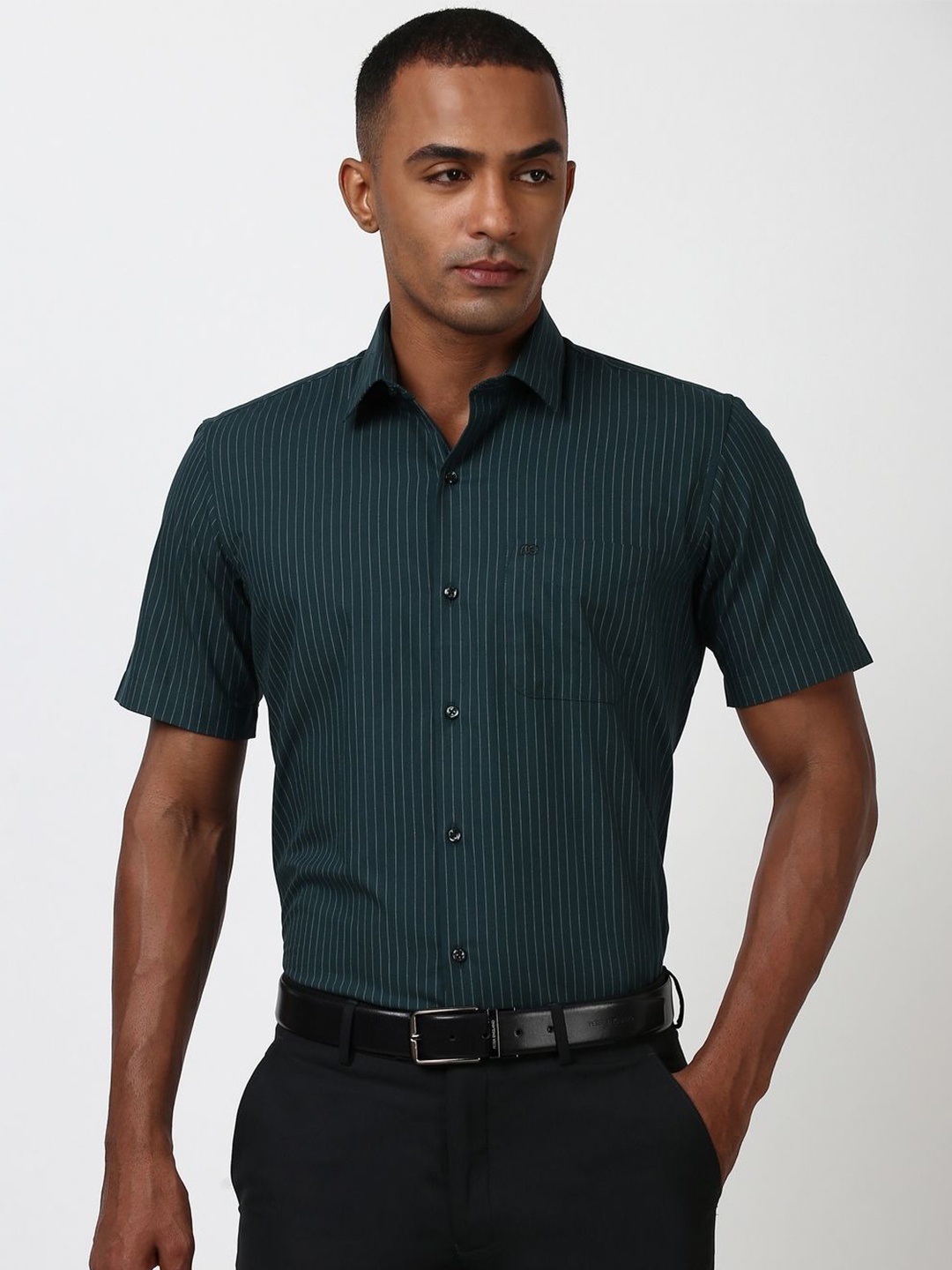 

Peter England Men Vertical Striped Spread Collar Formal Shirt, Green