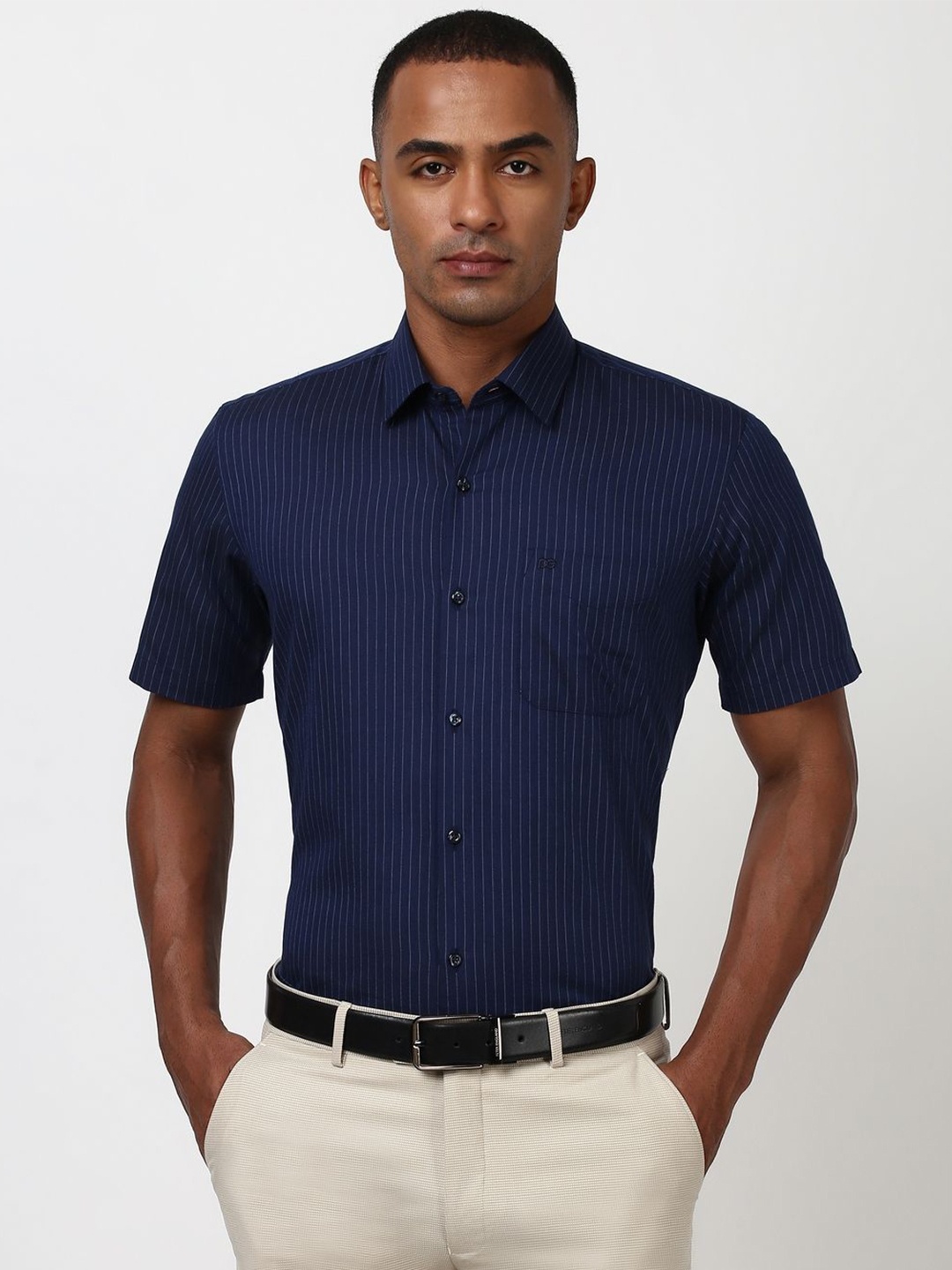 

Peter England Men Vertical Striped Spread Collar Formal Shirt, Navy blue