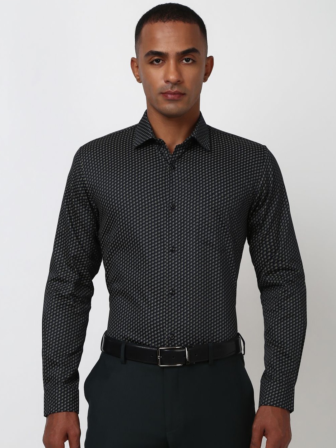 

Peter England Men Slim Fit Micro Ditsy Printed Formal Pure Cotton Shirt, Black