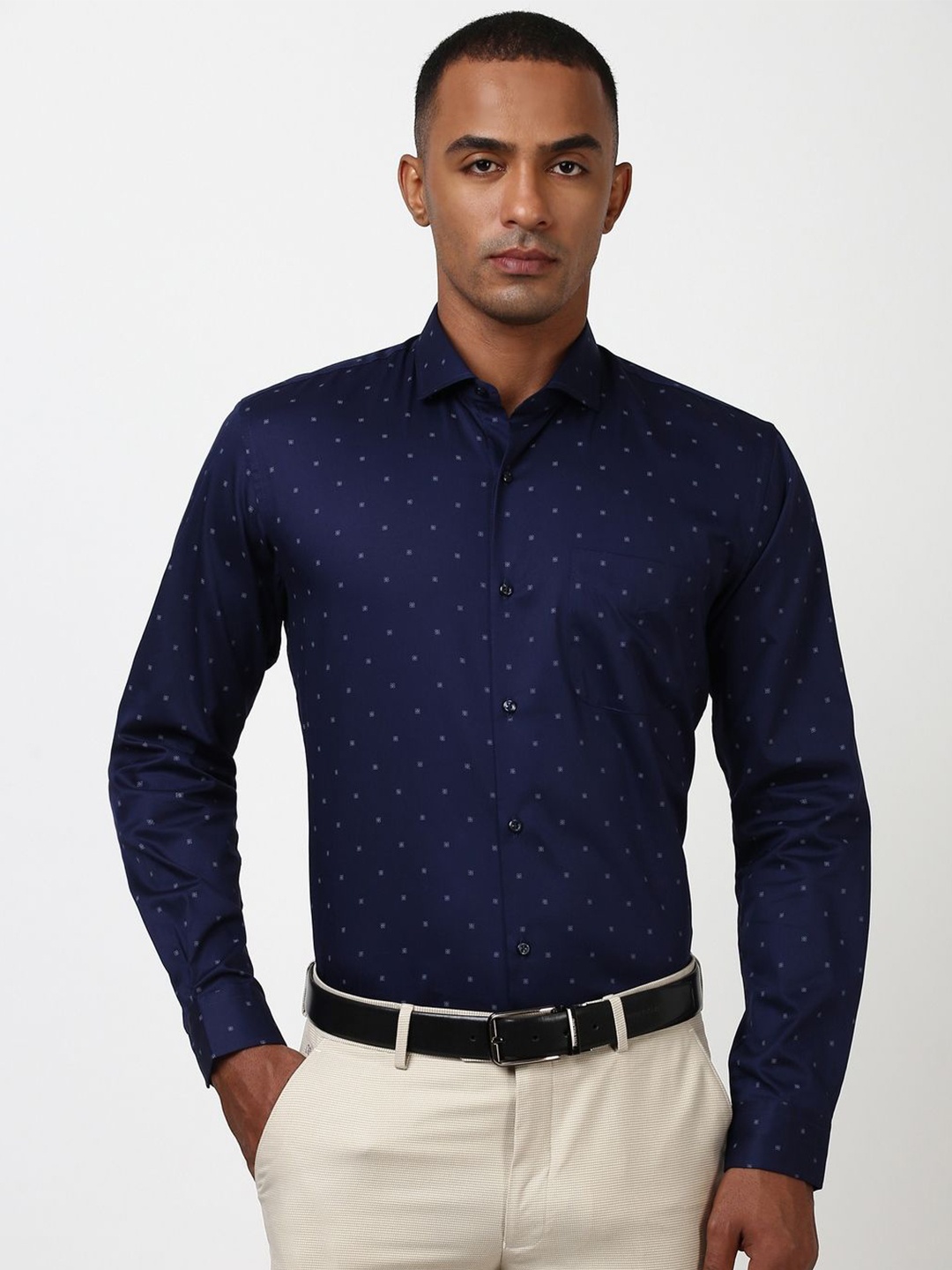 

Peter England Men Micro Ditsy Printed Cotton Formal Shirt, Navy blue