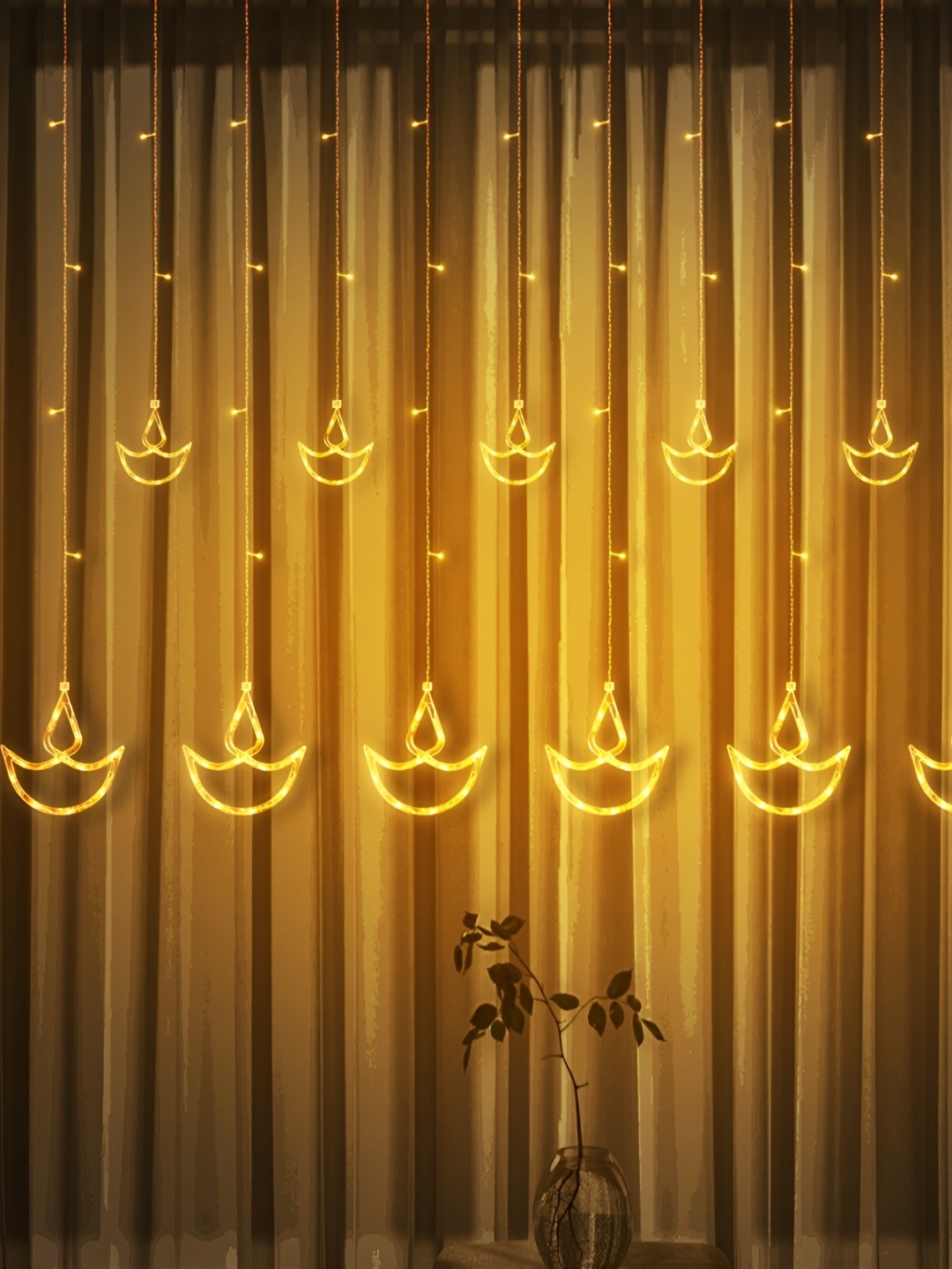 

SPARK WORLD Yellow Moon-Shaped String Lights
