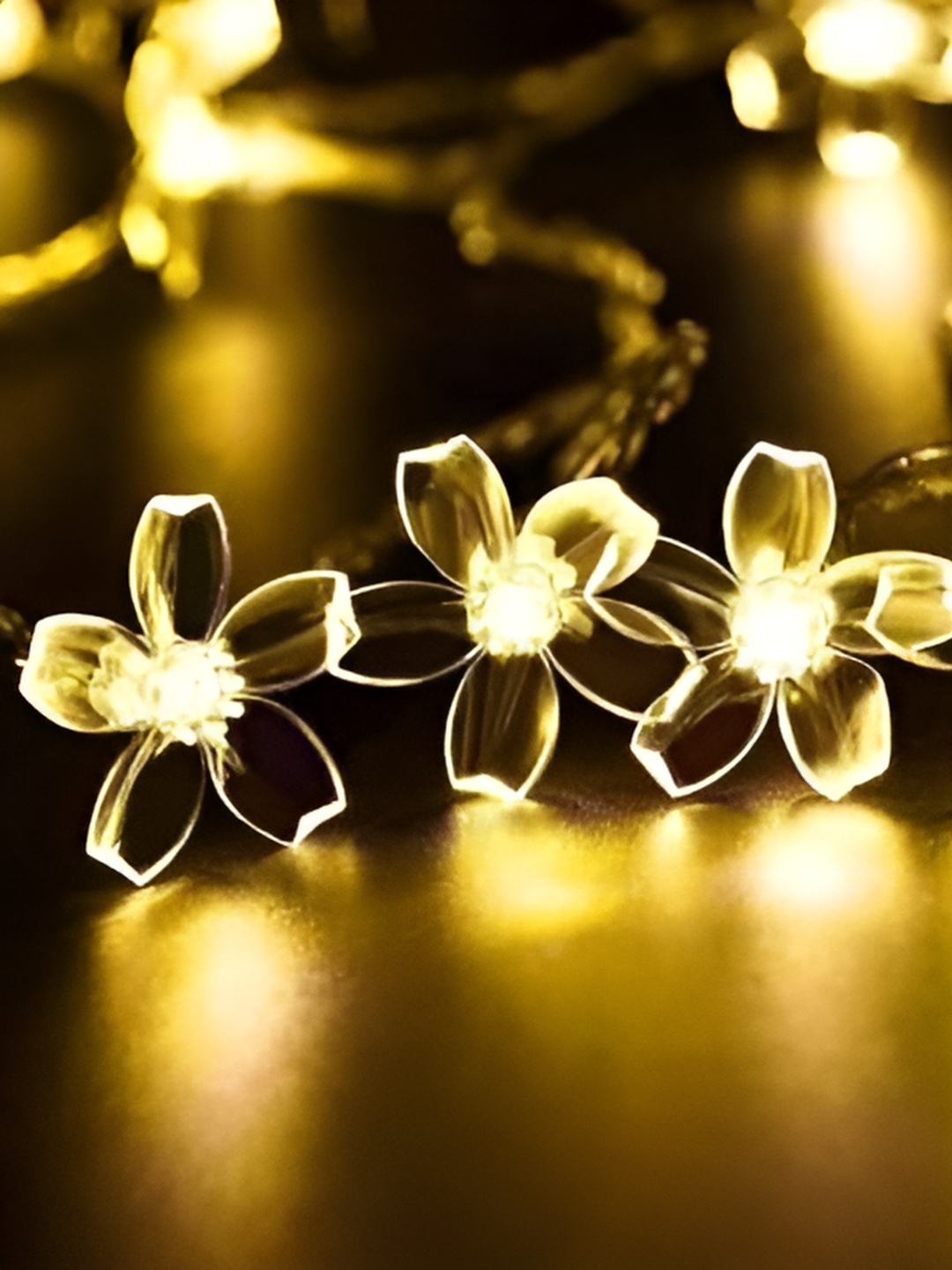 

SPARK WORLD Yellow Flower Shape LED String Lights