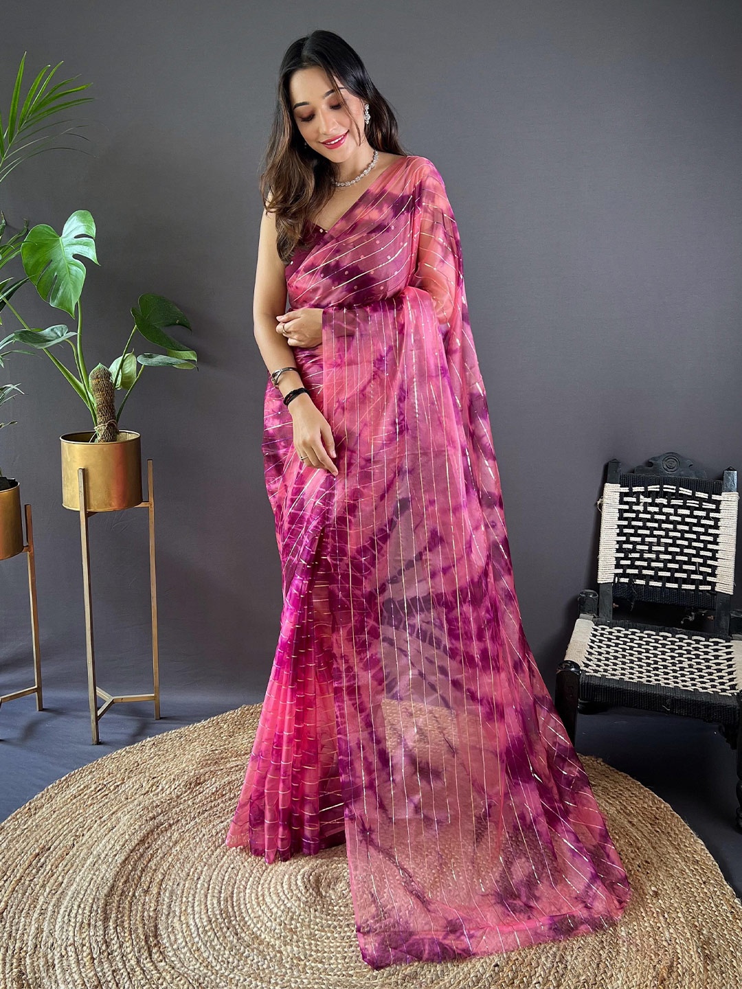 

VAMSEE Tie and Dye Sequinned Organza Saree, Pink