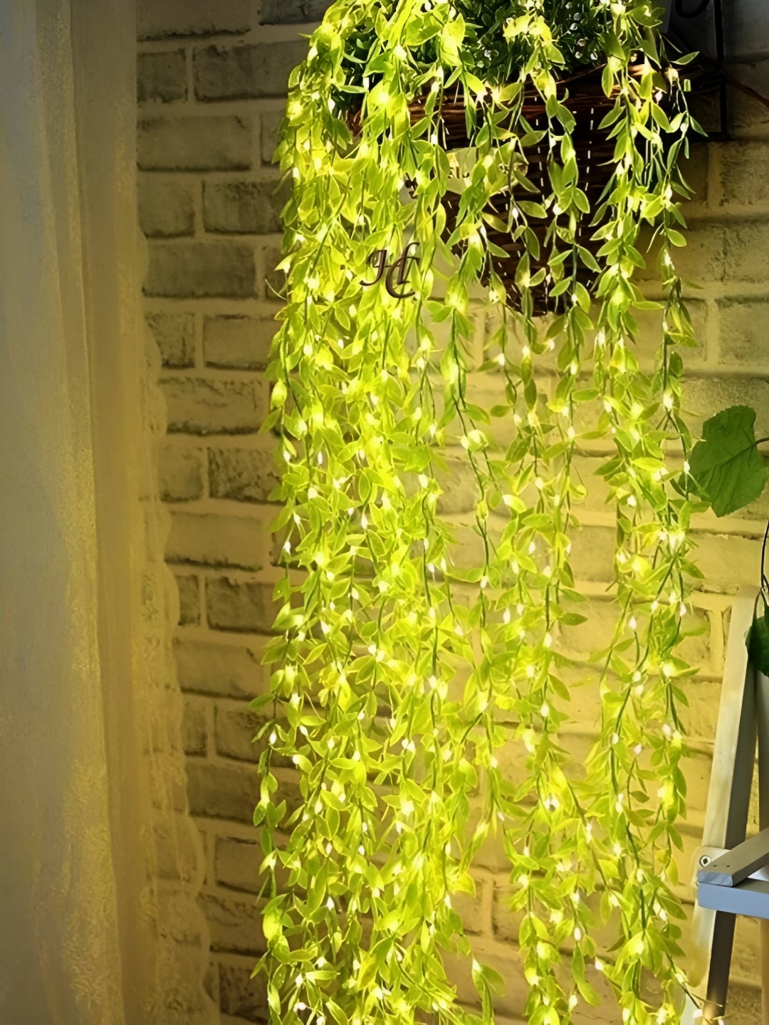 

ENORMITY Green & Yellow Leaf Curtain Shape String Light