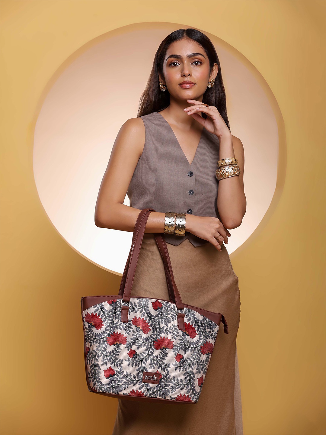 

ZOUK Women Floral Printed Structured Shoulder Bag, Off white