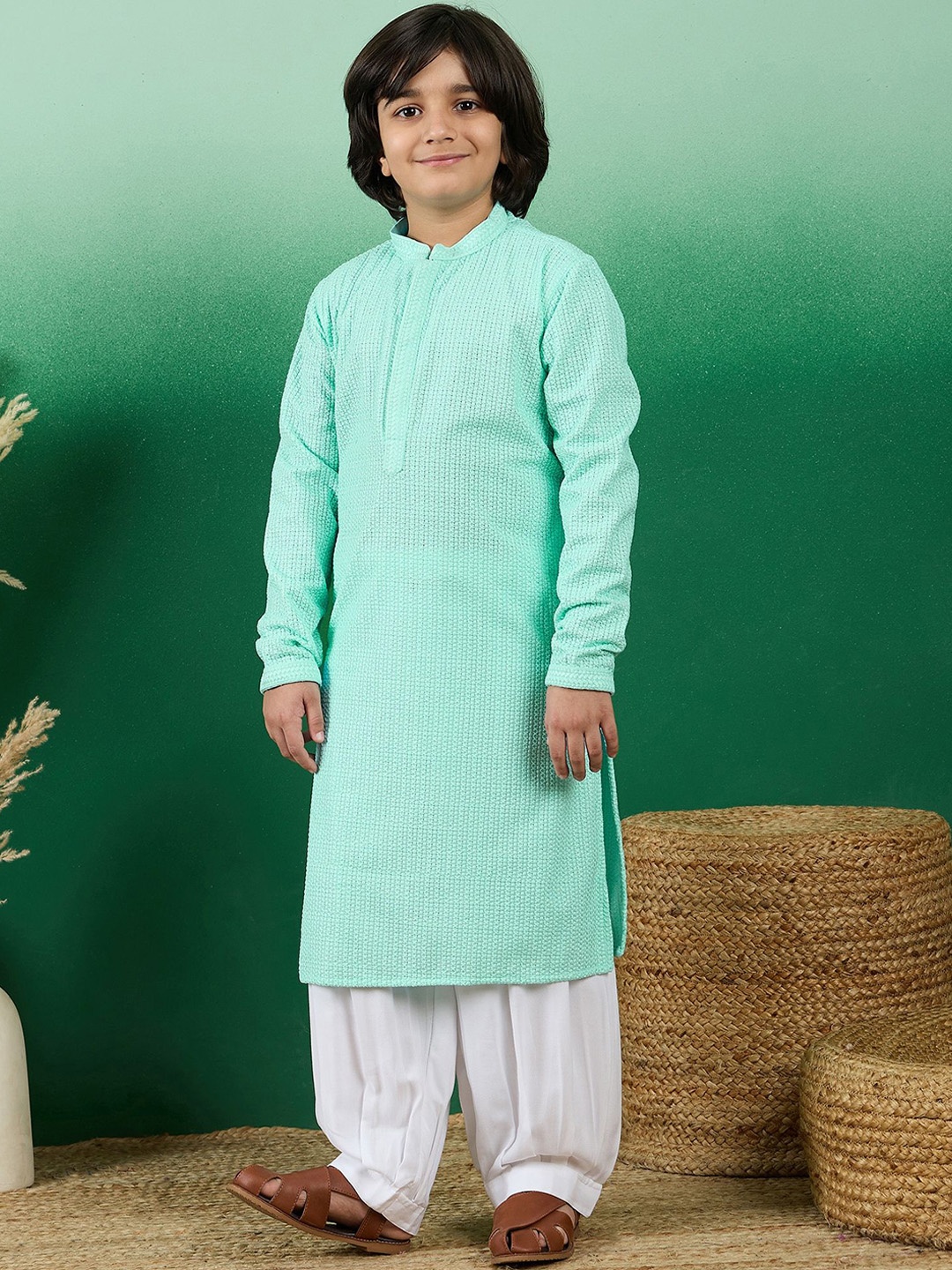 

Sangria Boys Ethnic Motifs Embroidered Regular Chikankari Kurta with Salwar, Green