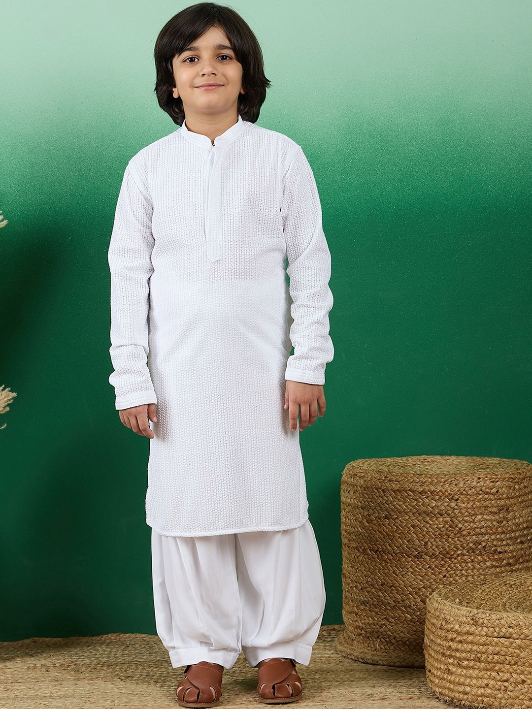 

Sangria Dapper & Dazzling Boys Quirky Embroidered Chikankari Straight Kurta With Salwar, White