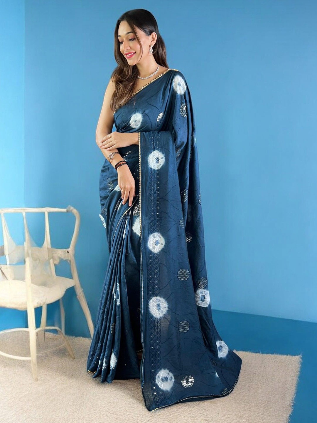 

VAMSEE Bandhani Gotta Patti Pure Cotton Bandhani Saree, Blue