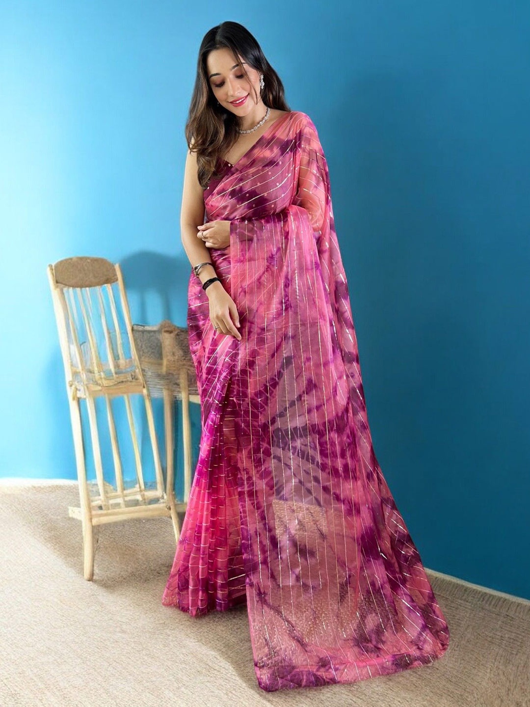 

VAMSEE Striped Zari Woven Tie & Dye Saree, Pink