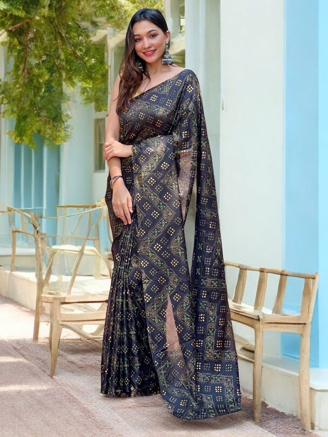 

VAMSEE Ethnic Motifs Bandhani Saree, Black