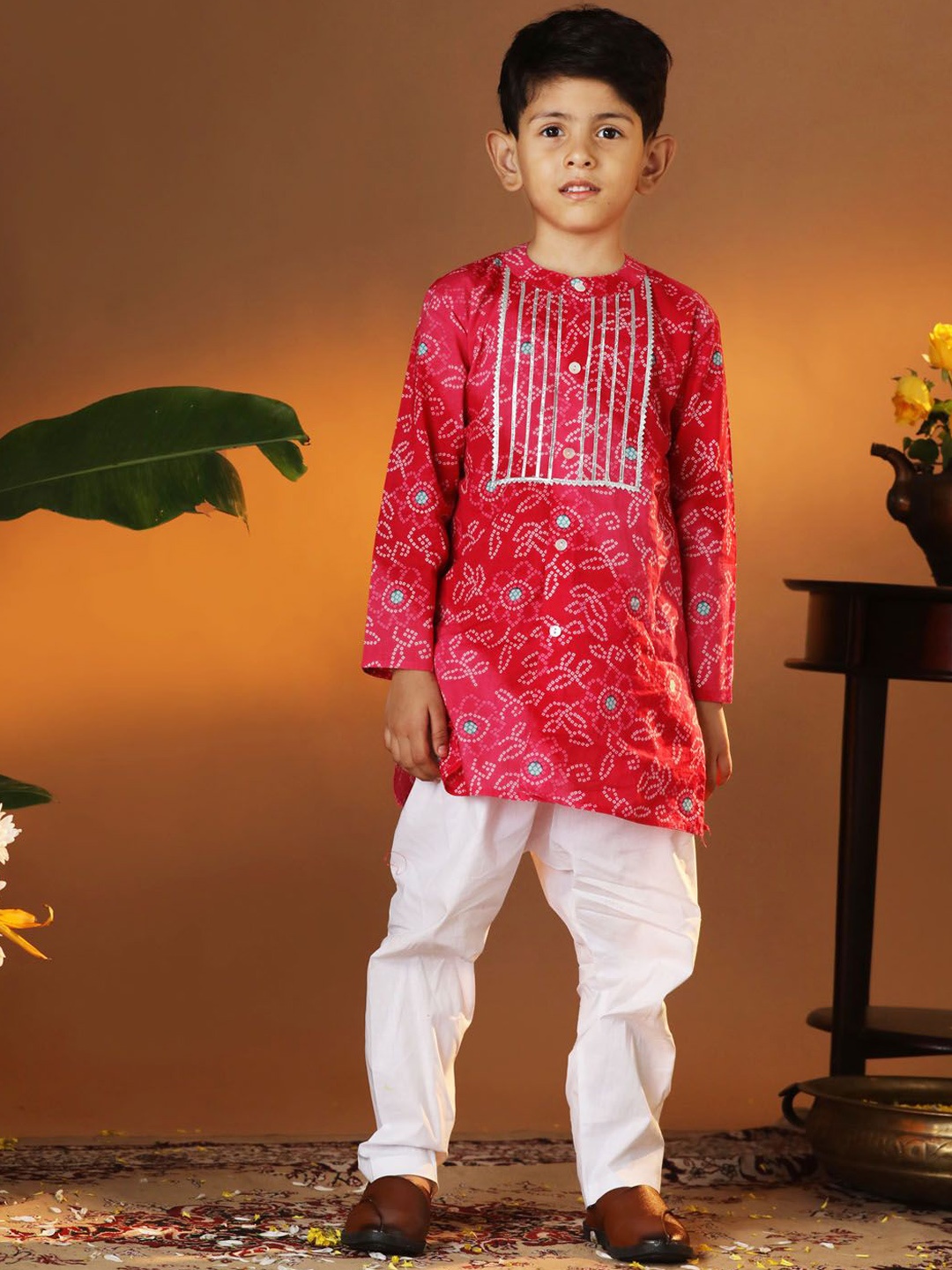 

VASTRAMAY Boys Bandhani Printed Gotta Patti Pure Cotton Straight Kurta With Pyjamas, Pink