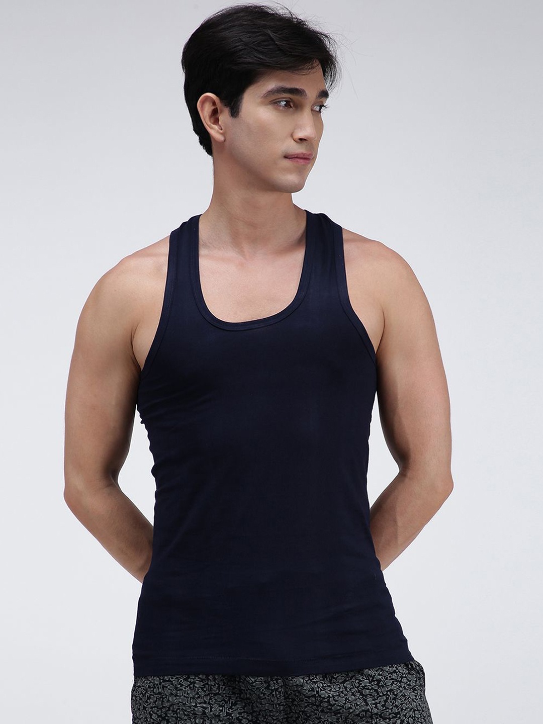 

AMUL COMFY Men Solid Scoop Neck Sleeveless Cotton Gym Vest AC-CVESTRN-NY-4XL-1PC, Navy blue
