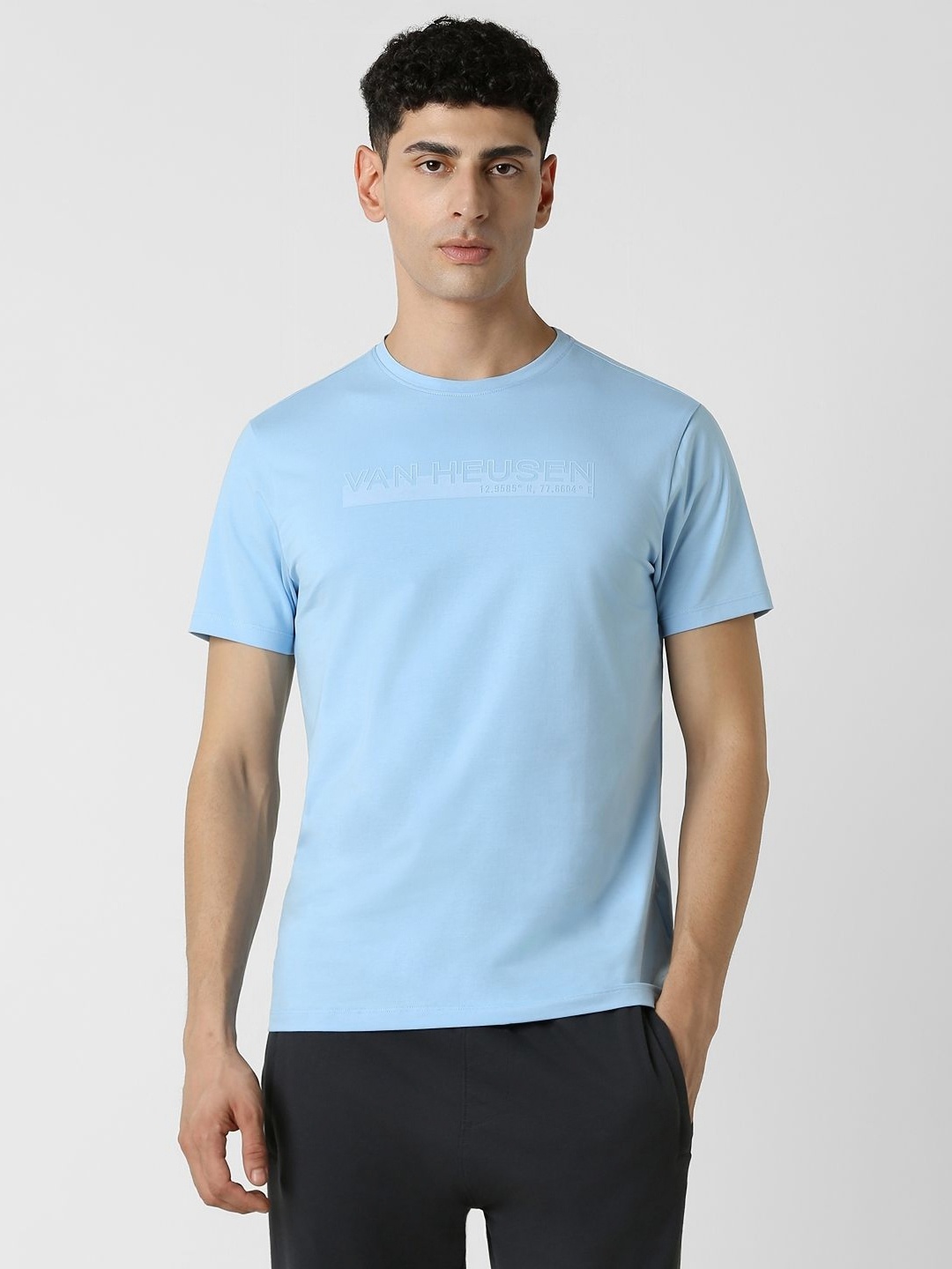 

Van Heusen Flex Men Typography Pockets Slim Fit T-shirt, Blue