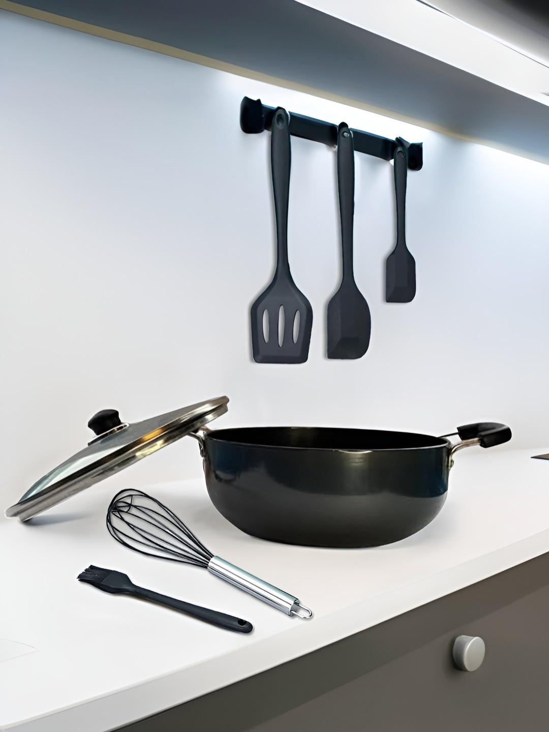 

USHA SHRIRAM Black & Green 5 Pieces Non Stick Aluminium Kadai With Lid & Spatula Set