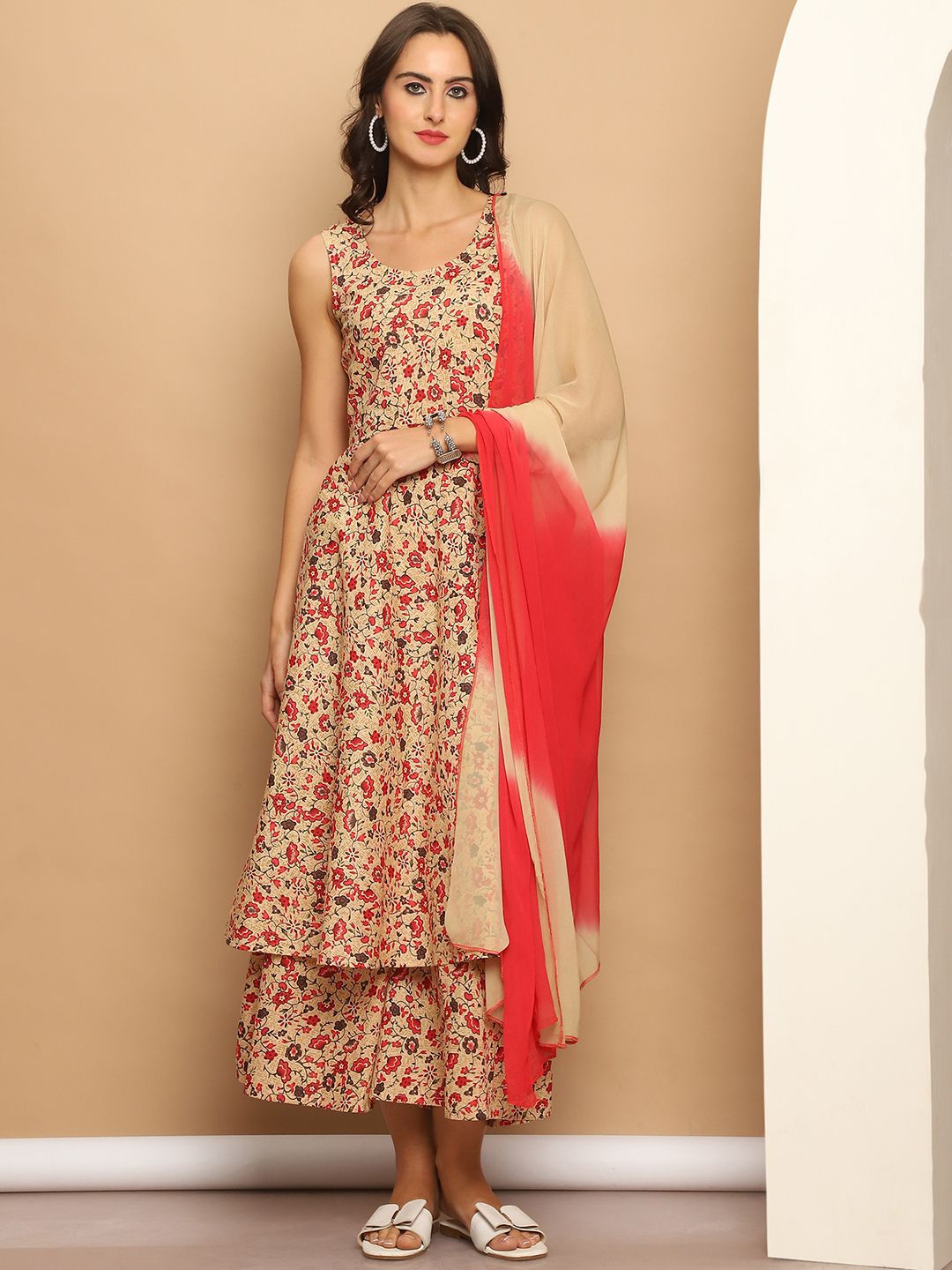 

Jompers Floral Printed Round Neck Pure Cotton Anarkali Kurta with Palazzos & With Dupatta, Red