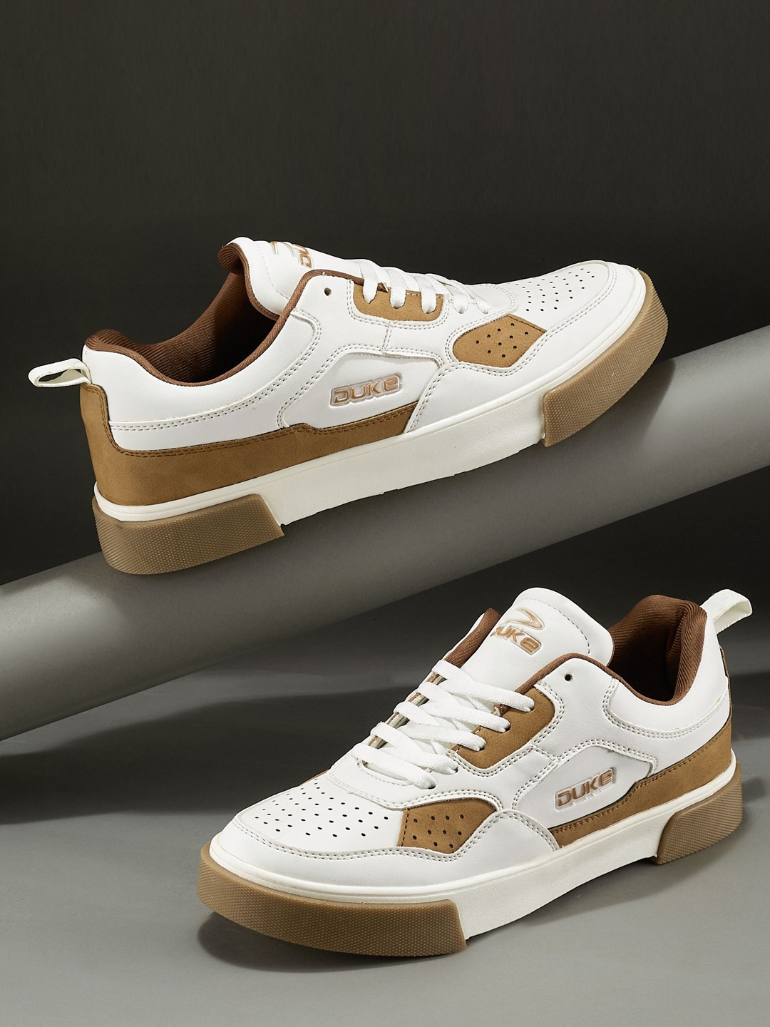 

Duke Men Colourblocked Sneakers, White
