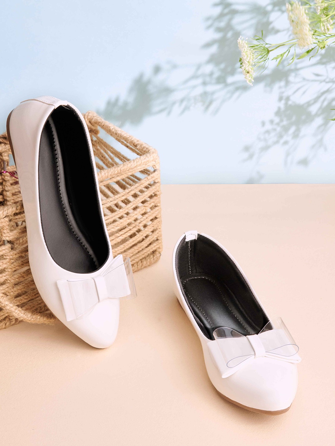 

YASSIO Women Ballerinas with Bows Flats, White