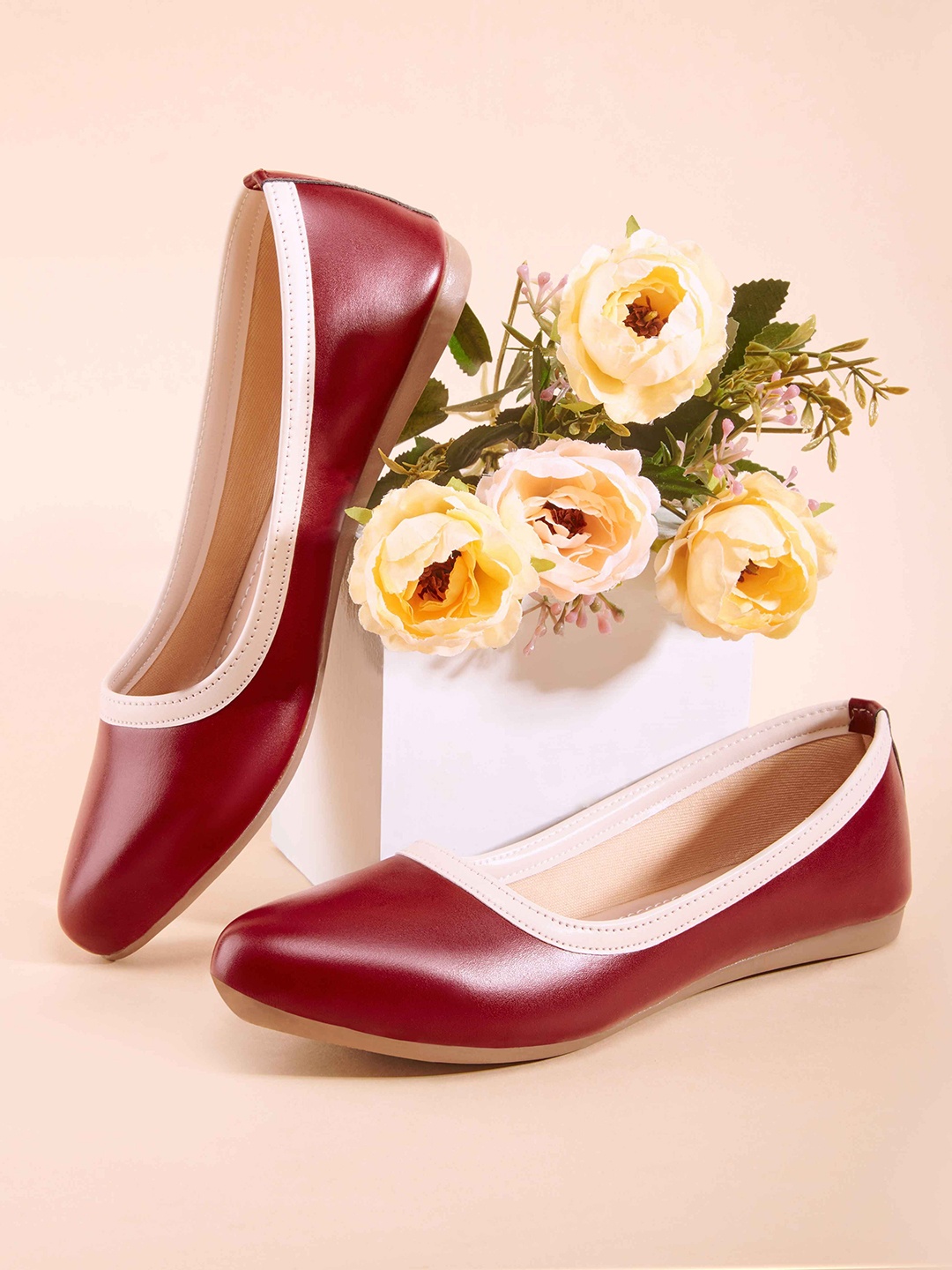 

YASSIO Women Mojaris Flats, Maroon