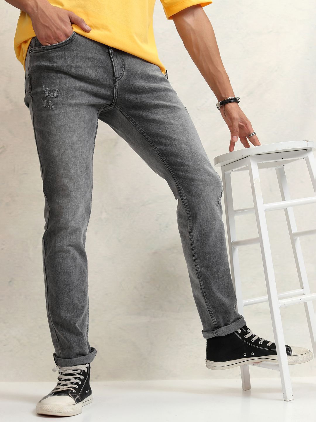 

HIGHLANDER Men Straight Fit Low Distress Light Fade Mid-Rise Jeans, Grey
