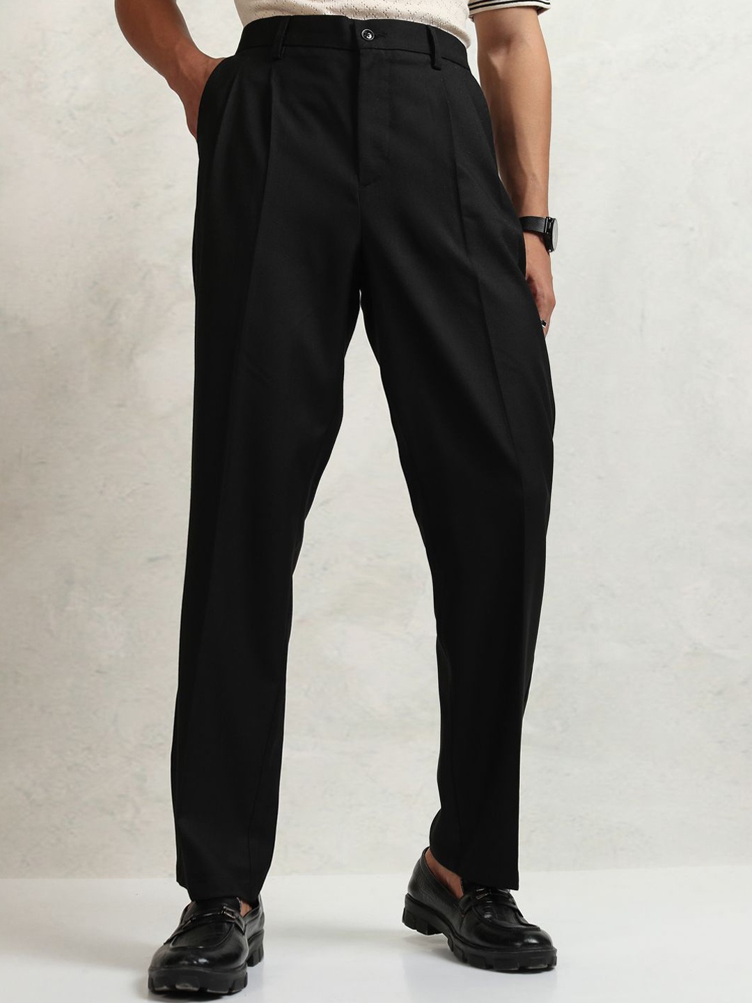 

HIGHLANDER Men Pleated Formal Trousers, Black