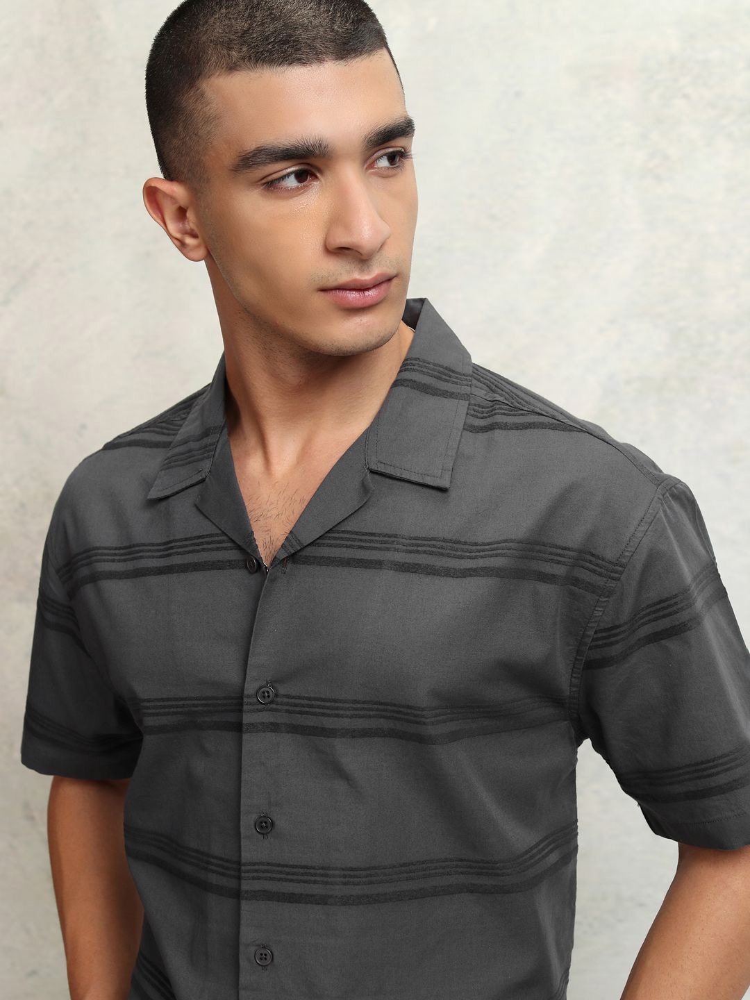 

HIGHLANDER Men Chenille Yarn Dobby Textured Cuabn Collar Relaxed Shirt, Grey