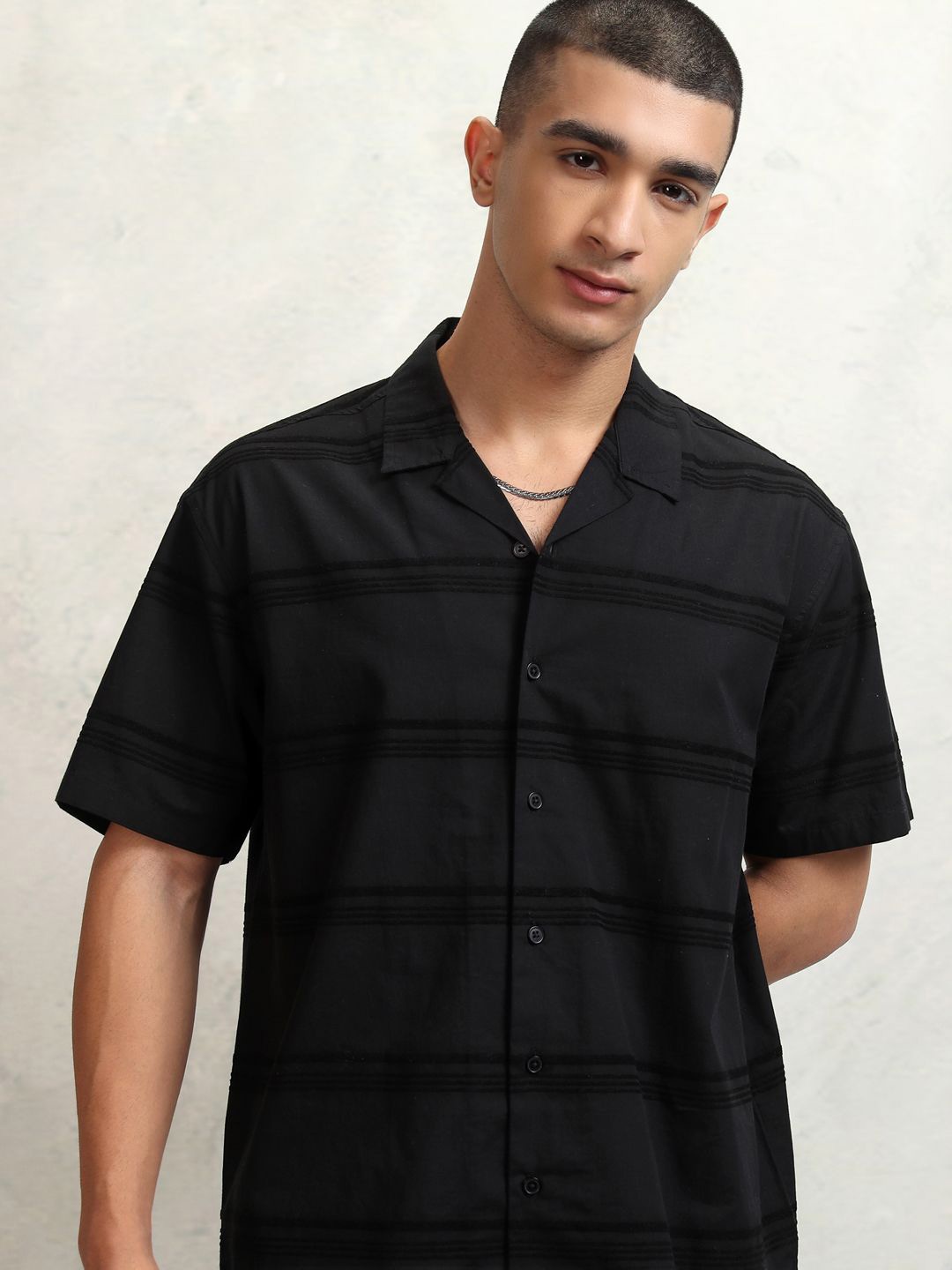 

HIGHLANDER Men Chenille Yarn Dobby Textured Cuabn Collar Relaxed Shirt, Black
