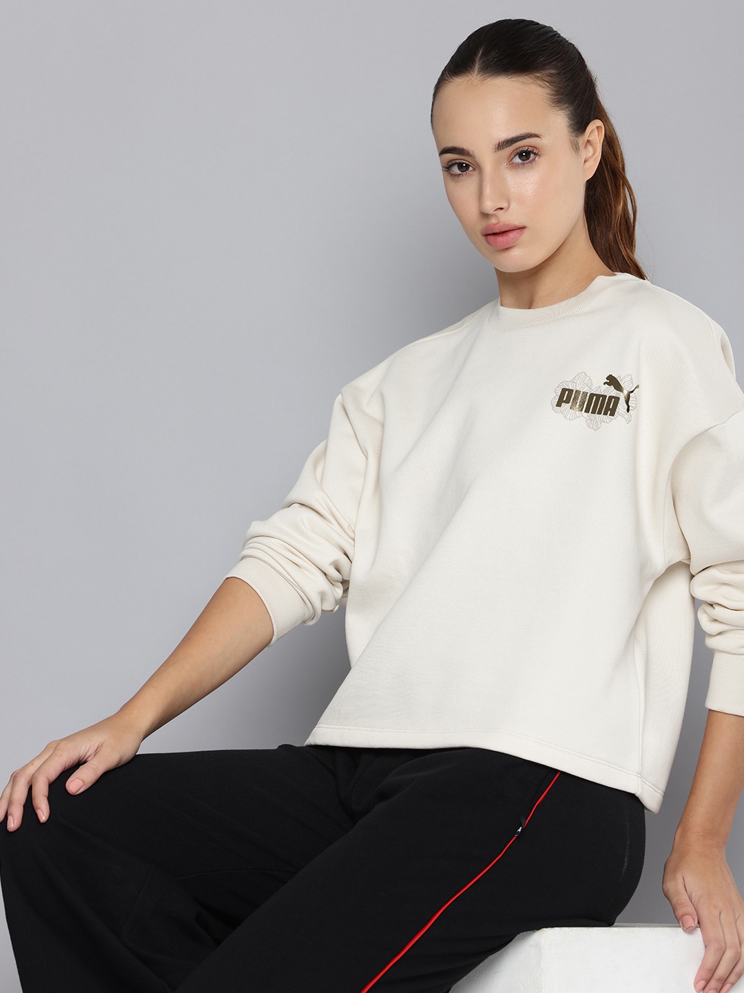 

Puma CLASS ACT Brand Logo Printed Relaxed Fit Sweatshirt, Off white