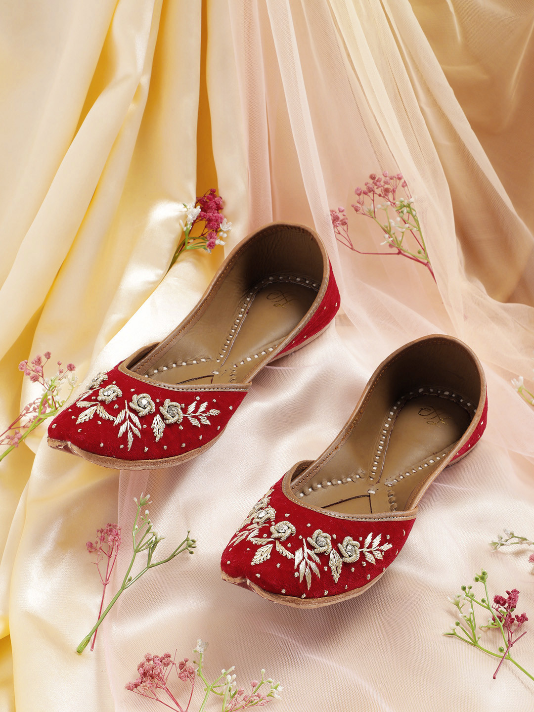 

House of Pataudi Women Floral Embroidered Mojaris, Red
