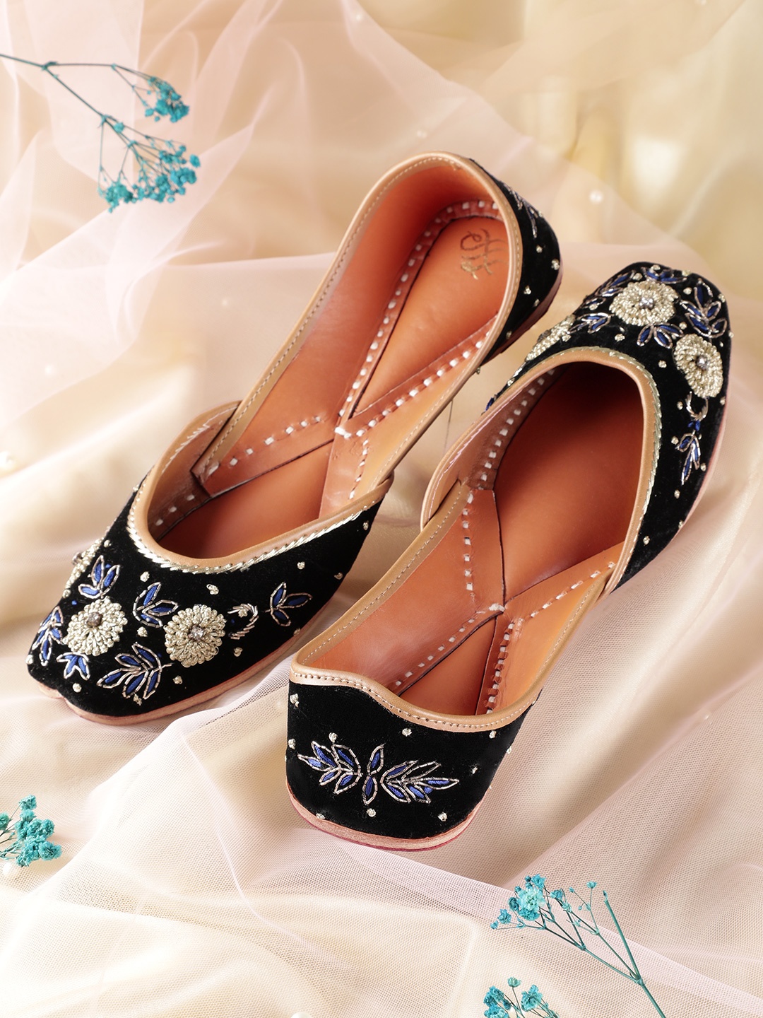 

House of Pataudi Women Floral Embroidered Mojaris, Black